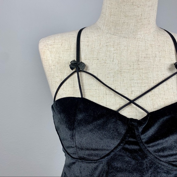 Black Lace Velvet Nightdress Set - Picture 14 of 14